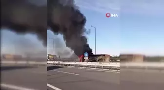 İstanbul Havalimanı Kavşağı'nda Hafriyat Kamyonu Yangını