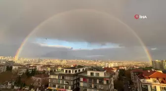 İstanbul Semalarında Gökkuşağı Görsel Şölen Sunuyor