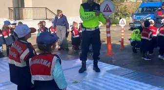 Çine'de Jandarmadan Anaokulu Öğrencilerine Trafik Eğitimi