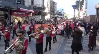 Mersin'de Kadına Yönelik Şiddete Karşı Farkındalık Yürüyüşü Düzenlendi