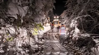 Kar Yağışı Sonrasında Mahsur Kalan Baba ve Oğlu Kurtarıldı