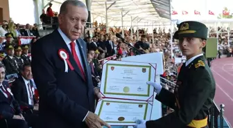 Cumhurbaşkanı Erdoğan'dan disipline sevk edilen teğmenlerle ilgili dikkat çeken sözler