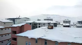 Erzurum'da Yoğun Kar Yağışı Hayatı Felç Etti