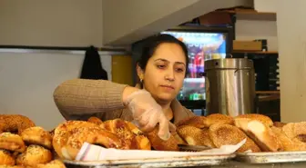 Simit Fırınında Üşüyen Kadın, Cep Telefonu Çaldı