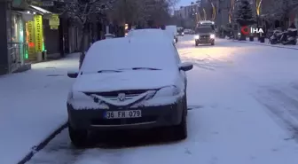 Kars Kent Merkezine Mevsimin İlk Karı Yağdı