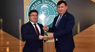 Kazakistan Başkonsolosu Balıkesir Üniversitesini Ziyaret Etti