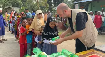 Avrupa Yetim Eli Derneği'nden Arakanlı Mültecilere Yardım