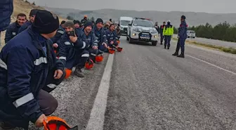 Madenciler eylemlerini bakanlık önüne taşıyor