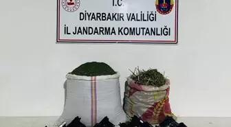 Diyarbakır'da Düzenlenen Operasyonda 16 Tabanca ve 31 Kilogram Esrar Ele Geçirildi