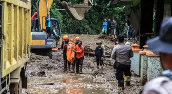 Endonezya'nın Sumatra Adası'nda Sel ve Heyelan Felaketi: 27 Ölü