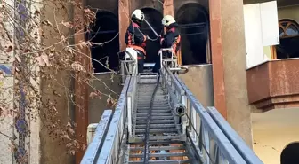 Malatya'da Hasarlı Binada Yangın Çıktı