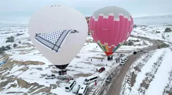 Kapadokya'da Kefiye Desenli Balonlarla Gazze'ye Barış Mesajı