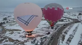 Kapadokya'da Barış İçin Kefiye Desenli Balonlar Havalandı