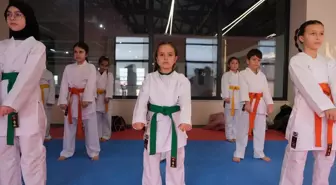 8 Yaşındaki Ebrar, Uluslararası Karate Şampiyonası'na Hazırlanıyor