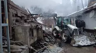 Tosya'daki Yangında Baba ve Engelli Oğul İçin Arama Çalışmaları Devam Ediyor