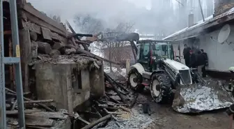 Tosya'da Yangın Faciası: Baba ve Engelli Oğlu Hayatını Kaybetti