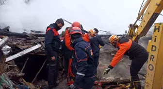 Kastamonu'da Yangında Ev Kül Oldu, Baba ve Engelli Oğul Aranıyor