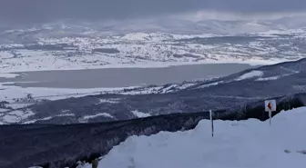 Ladik Gölü Kış Mevsiminde Bembeyaz Örtüyle Kaplandı