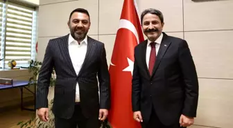 Eskişehir Gençlik ve Spor İl Müdürü Hamza Yerlikaya'yı Ziyaret Etti