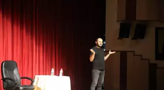 Tokat'ta Cem Eren Öztürk'ten Tek Kişilik Stand Up Gösterisi