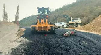 Asfaltlama Çalışması Sırasında Motosiklet Kazası: 68 Yaşındaki Sürücü Hayatını Kaybetti