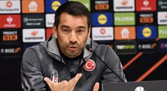 Beşiktaş'ta teknik direktör Giovanni van Bronckhorst ile yollar ayrıldı