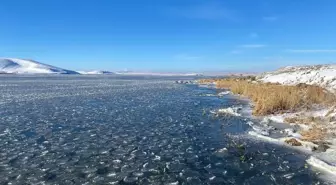 Çıldır Gölü'nde Buz Tabakaları Oluştu