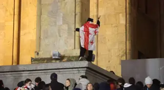 Gürcistan'da AB Müzakerelerinin Askıya Alınması Protesto Ediliyor