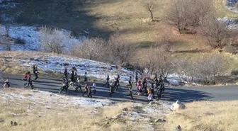 Yüksekova'da Atletizm Kursu Sporcuları Yeni Asfalt Yolda Antrenman Yaptı