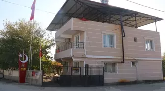 Hatay'da zarar verilen şehit anıtını jandarma ekipleri yeniledi