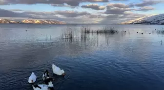 Hazar Gölü Kış Güzellikleriyle Ziyaretçilerini Ağırlıyor