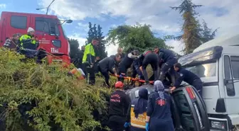 Salihli'de Trafik Kazası: Park Halindeki Kamyona Çarpan Otomobilde 1 Yaralı