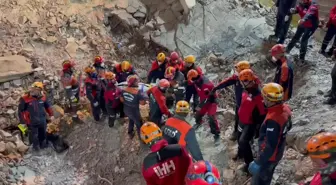 Güngören'de Çöken Binada Bir Vatandaşın Cansız Bedeni Çıkarıldı