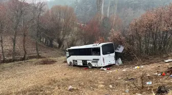 Kütahya'da İşçi Taşıyan Midibüs Şarampole Devrildi: 1 Ölü, 7 Yaralı