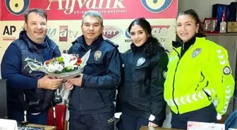 Ayvalık Polisi'nden Engelli Gazeteciye Anlamlı Ziyaret