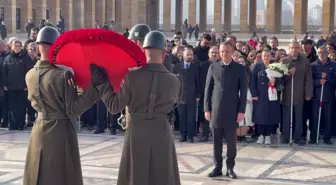 Özgür Özel, Engellilerle Anıtkabir'de… 'Engelli Yurttaşlarımız Hak Ettikleri Onurlu Yaşam Koşullarına Kavuşana Dek Hep Birlikte Çalışmaya Kararlıyız'