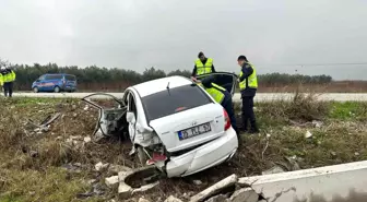 Bursa'da Yağışlı Hava Kontrolden Çıkan Otomobili Tarlaya Uçurdu