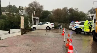 Bodrum'da Sağanak Sonrası İstinat Duvarı Çöktü, Bir Genç Kurtarıldı