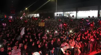 Yener Çevik Kula Alışveriş Festivali'nde Konser Verdi