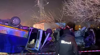 Manisa'da Trafik Kazası: 1'i Ağır 6 Yaralı