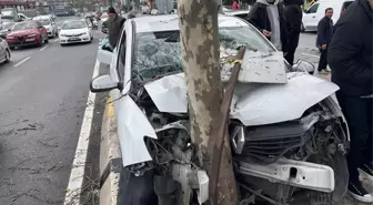 İstanbul Ataşehir'de Trafik Kazası: Sürücü Yaralandı