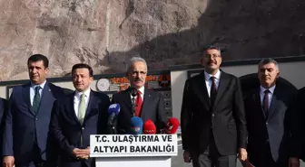 Bakan Uraloğlu, Hakkari'deki Yeniköprü Tüneli'nde incelemelerde bulundu Açıklaması