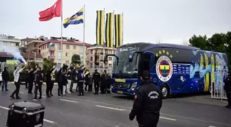 Fenerbahçe, Beşiktaş Derbisi İçin Tüpraş Stadı'na Hareket Etti