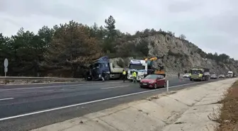 Ankara'da Lastiği Patlayan Tır Kazası: Maddi Hasar Oluştu