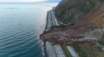 Arhavi'de Heyelan, Karadeniz Sahil Yolu Kapandı