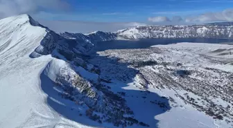 Nemrut Krater Gölü Karla Beyaza Büründü