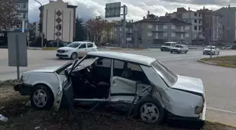 Afyonkarahisar'da Trafik Kazası: 3 Yaralı