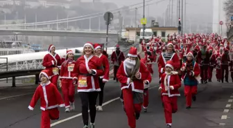 Budapeşte'de Noel Baba Koşusu Yoğun Katılımla Gerçekleşti