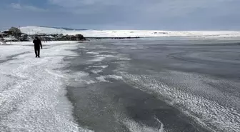 Ardahan'da Aktaş Gölü Buzla Kaplandı