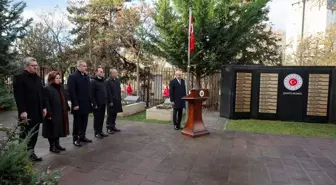 Bakan Fidan, bakan yardımcıları ve büyükelçilerle Anıtkabir ve Dışişleri Şehitliği'ni ziyaret etti